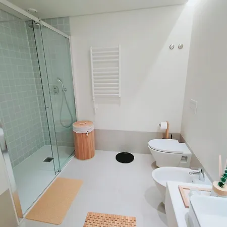 아파트 Bayline- Beachfront And Pool *