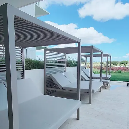 Bayline- Beachfront And Pool شقة
