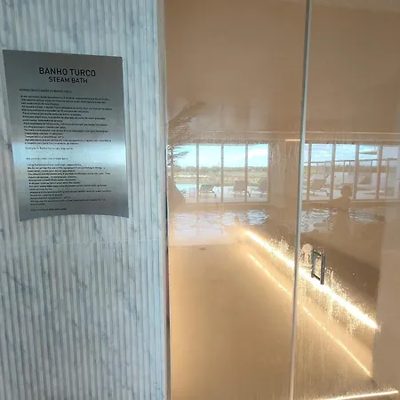 Bayline- Beachfront And Pool דירה