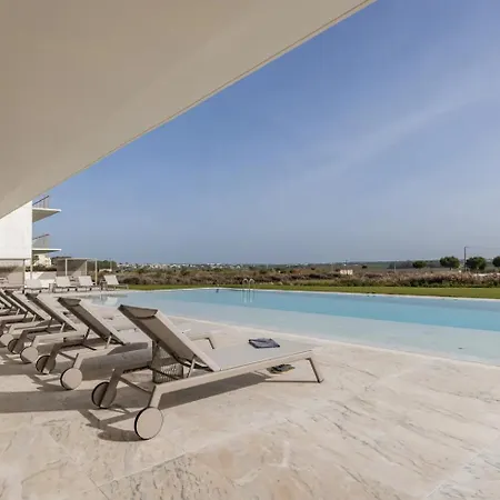 דירה Bayline- Beachfront And Pool *