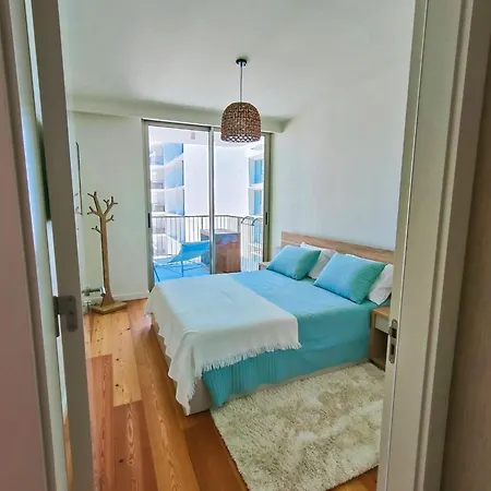 Bayline- Beachfront And Pool דירה *