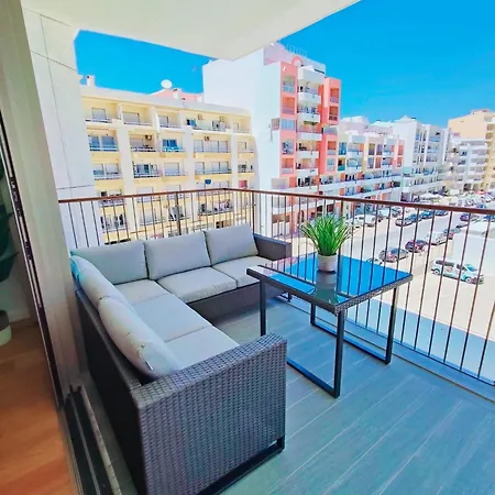 Bayline- Beachfront And Pool