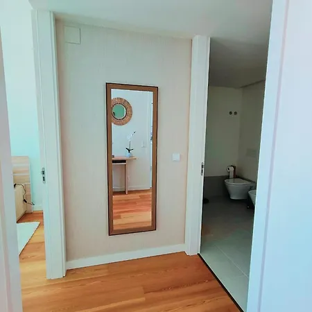 Bayline- Beachfront And Pool דירה