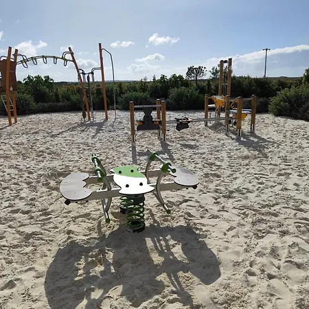 דירה Bayline- Beachfront And Pool