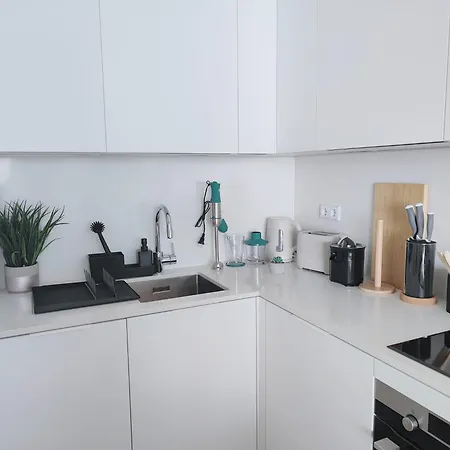 Bayline- Beachfront And Pool