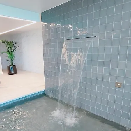 Bayline- Beachfront And Pool *