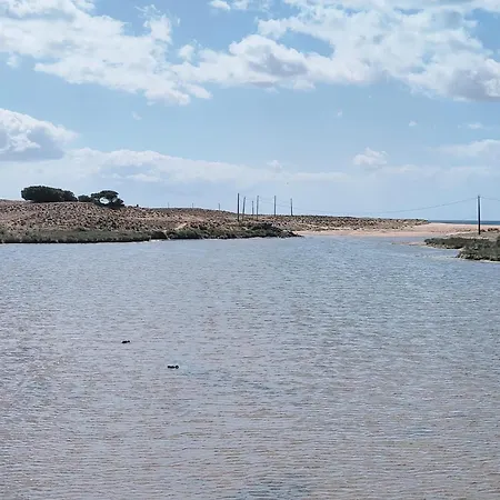 Διαμέρισμα Bayline- Beachfront And Pool