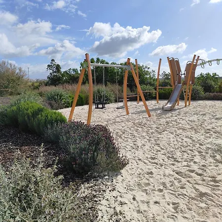 Bayline- Beachfront And Pool Διαμέρισμα *