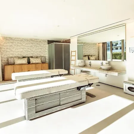 Bayline- Beachfront And Pool *