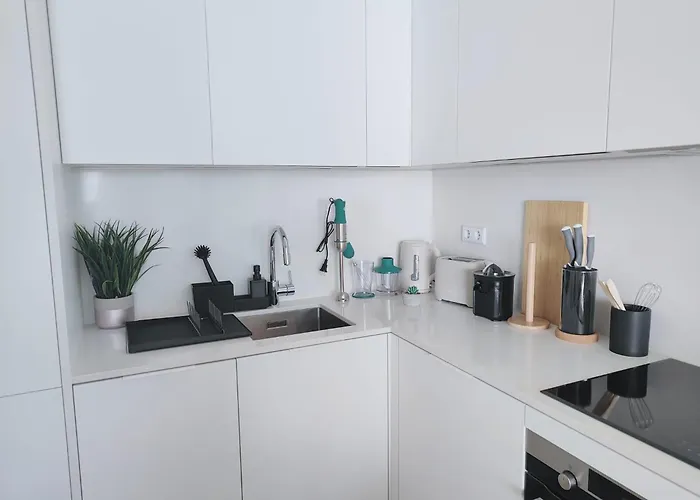 Bayline- Beachfront And Pool