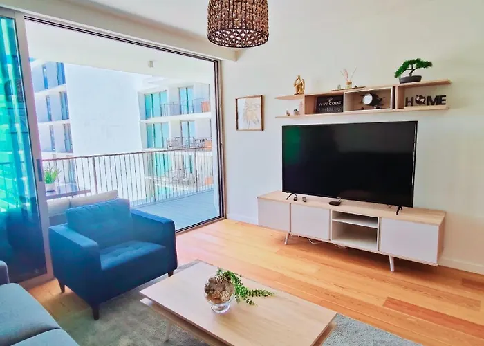 Bayline- Beachfront And Pool شقة