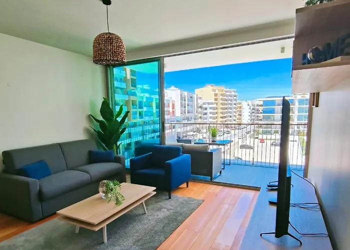 Bayline- Beachfront And Pool *