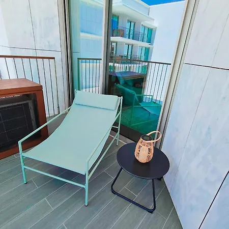 Bayline- Beachfront And Pool Apartment *